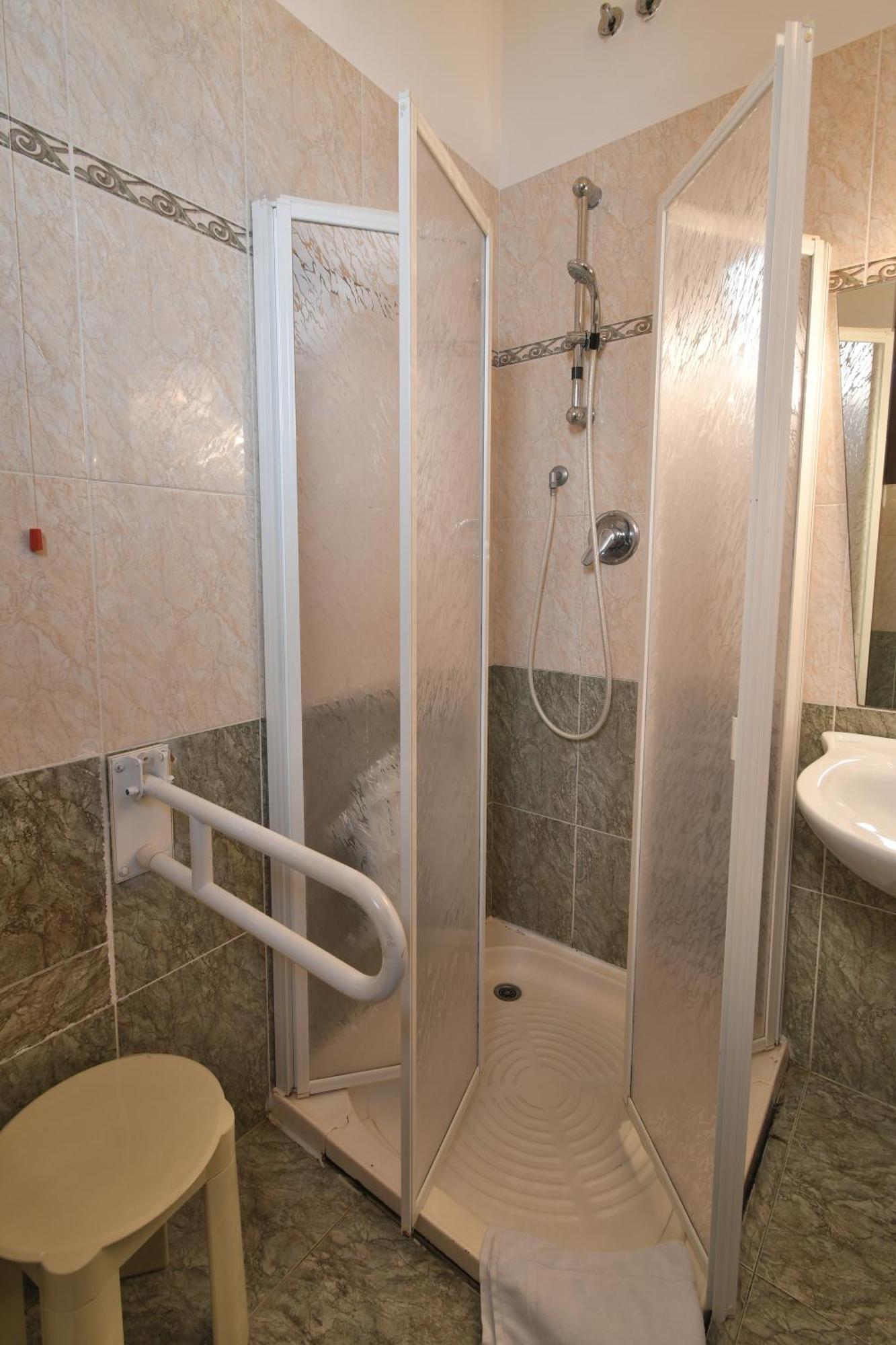 Hotel Cavour Rapallo Extérieur photo